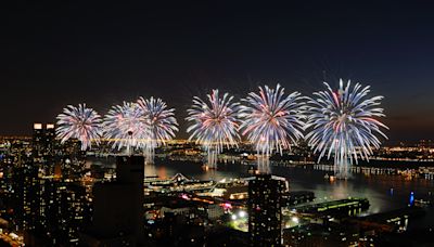 Here are ten mesmerizing photos of the July 4th fireworks in NYC