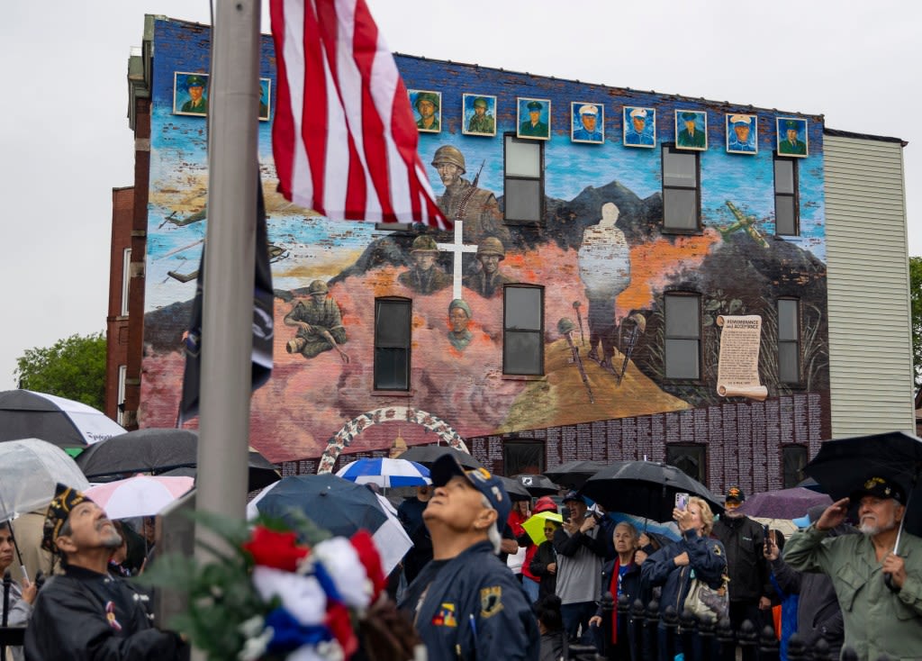 South Chicago church honors fallen soldiers amid push to refurbish Vietnam War mural