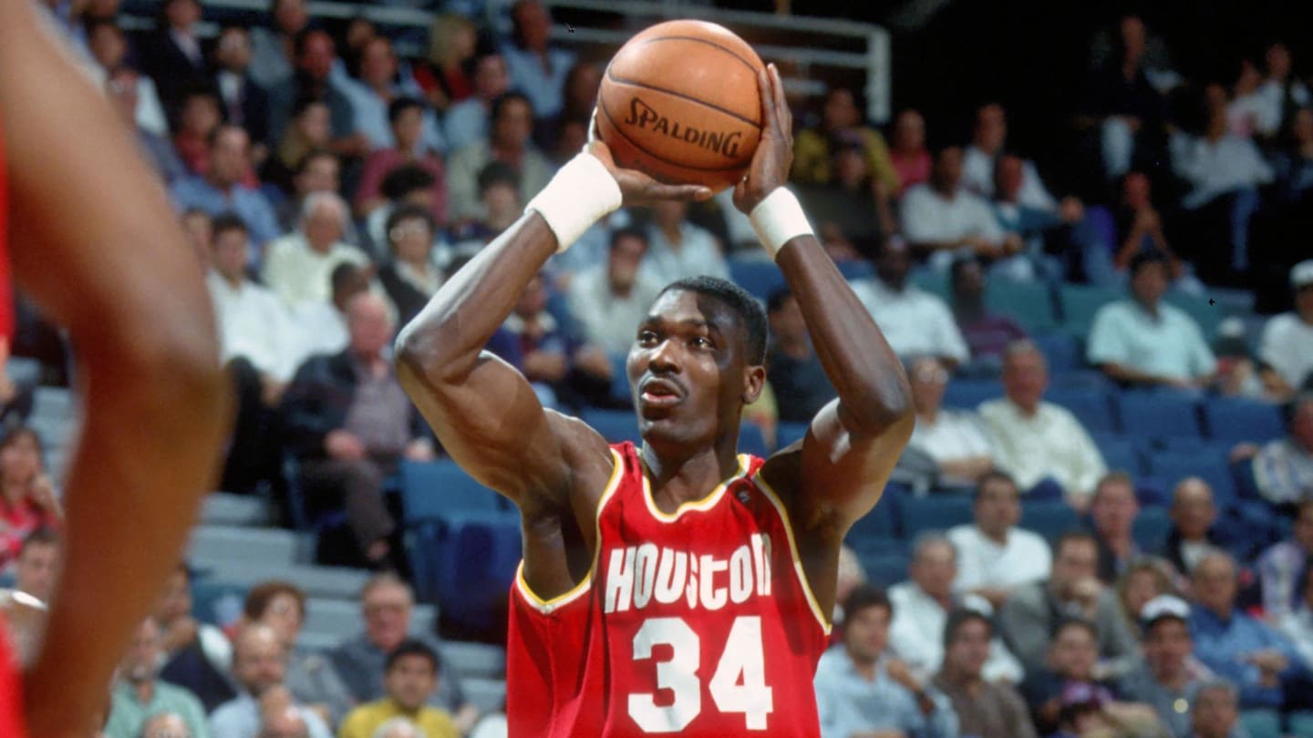 Watch Hall Of Famer Hakeem Olajuwon Educate Young Players On Post Game At Camp