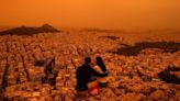 Las impresionantes imágenes de la nube de polvo del Sahara que tiñó de naranja el cielo de Atenas