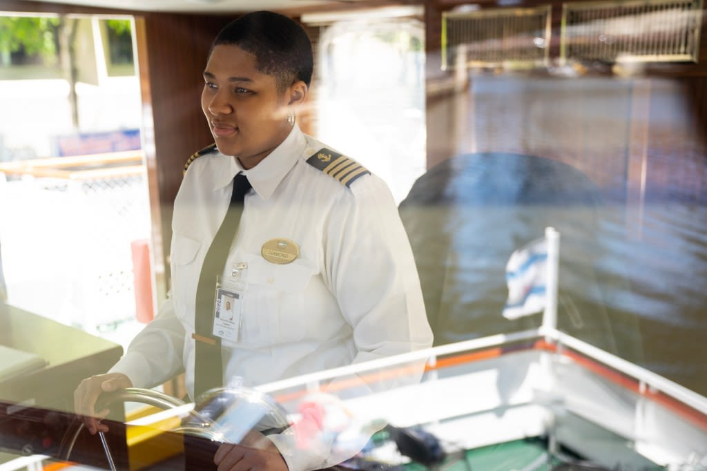 Youngest captain with Chicago’s First Lady Cruises is anchored by her love of the job