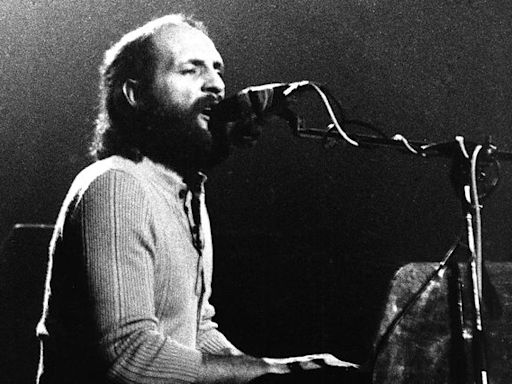 Mike Pinder, founding member and keyboardist of the Moody Blues, dies at 82