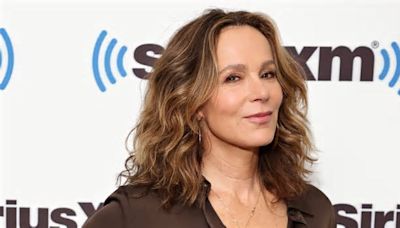 Jennifer Grey, 63, ‘Really’ Loves This Hydrating Product for Glowing Skin