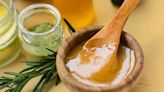 Mānuka Honey Is the Ultimate Reparative Skin Care Ingredient Experts Want You to Use