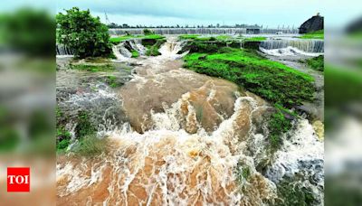 Kalamba Lake Overflow Adds to Kolhapur Flood Crisis | Kolhapur News - Times of India