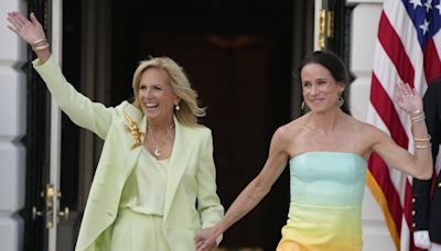 Accompagnée de sa fille Ashley, Jill défend le bilan de Joe Biden pour les personnes LGBT+