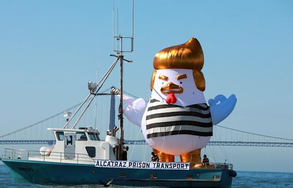 Anti-Trump inflatable chicken to roost in San Francisco during planned fundraiser