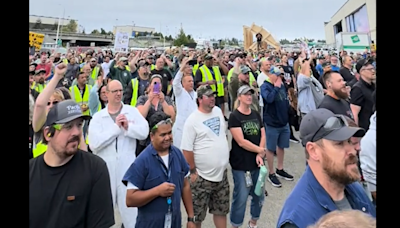 Boeing workers hold mass rallies against sellout IAM contract