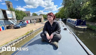 Oxfordshire voters talk NHS and pensions as they clear canal