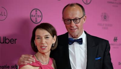 Ehefrau Charlotte Merz plaudert Friedrich Merz als liebender Ehemann und "Opi"