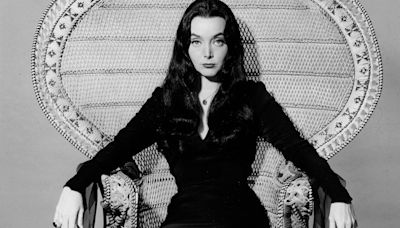 Carolyn Jones: 17 Facts About the Star of 'The Addams Family'