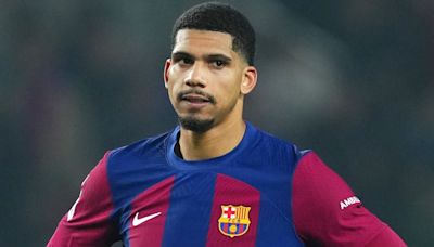 Chelsea eye massive signing as they join Bayern Munich in race to sign Ronald Araujo - but Barcelona's massive demands may put defender out of reach | Goal.com US