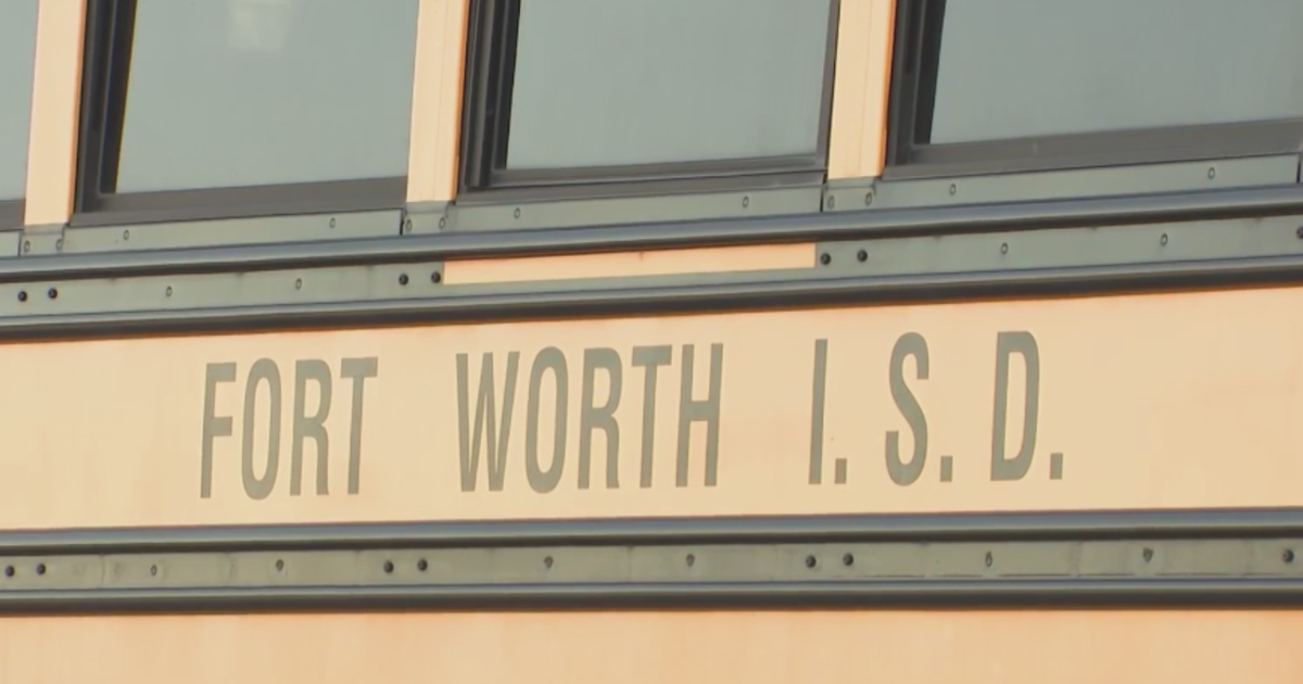 Fort Worth ISD Board approves $15,000 retirement deposit for superintendent amid public criticism