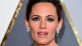 Jennifer Garner gets stuck in lift for over an hour at first Comic Con