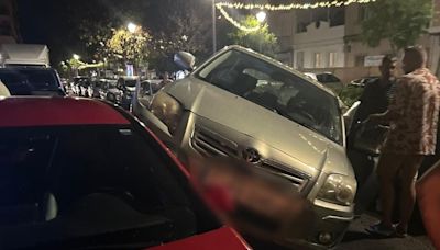 Un conductor ebrio estrella su coche en el Passeig del Saladar de Dénia