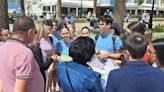 Alumnos de Secundaria promocionan Iznájar en Nerja y Sevilla