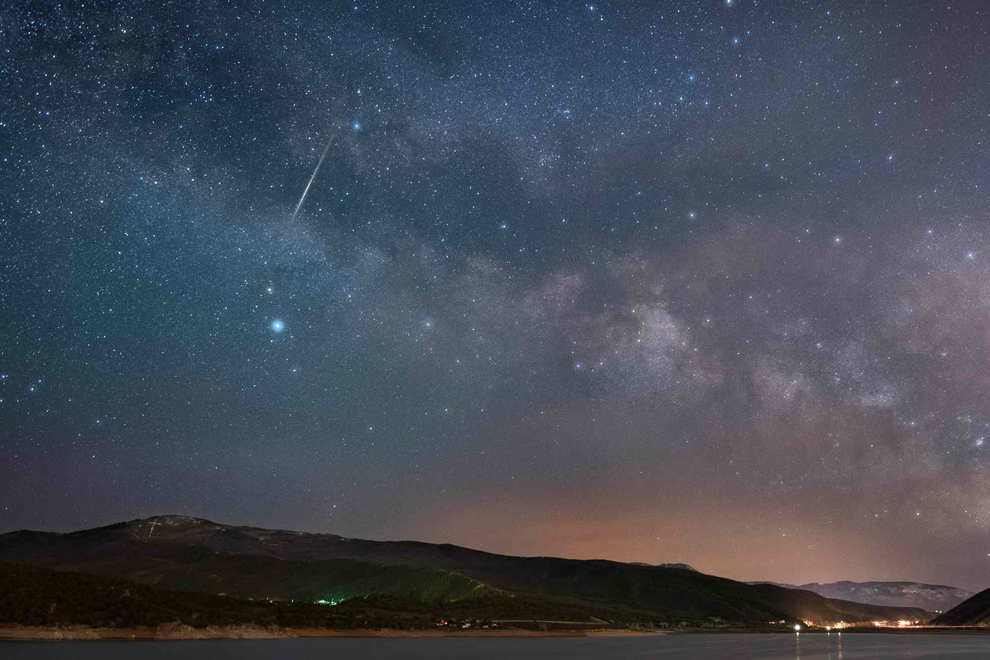 From a Meteor Shower Peak to Planet Sightings, Here are the Best Night Sky Sights for May