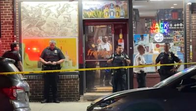 Queens liquor store jacking attempt turns violent, suspect shot in abdomen, in critical condition