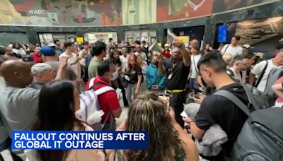 Less than 100 Chicago flights canceled as airlines slowly recover from global tech outage