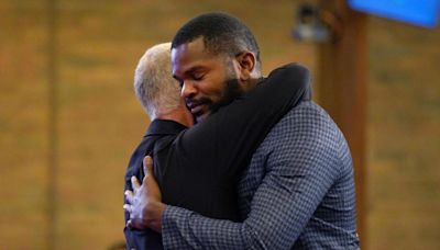 Los haitianos de Ohio encuentran solidaridad en la iglesia tras la falsa acusación de comer mascotas