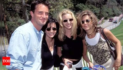 Lisa Kudrow rewatches 'Friends' to honor Matthew Perry's memory - Times of India