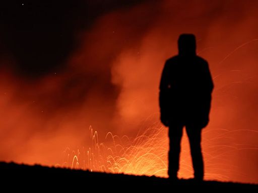 La erupción del Etna provocó una lluvia de cenizas y obligó a cerrar un aeropuerto en Italia