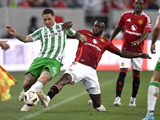 Aaron Wan-Bissaka’s move to West Ham in danger of collapsing, Man United could miss out on Noussair Mazraoui