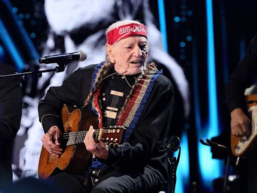 Willie Nelson’s Reps Speak Out Amid Health Concerns From Fans