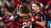 Flamengo sofre, mas derrota o Cruzeiro e mantém a liderança do Brasileirão