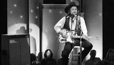 Remember When Waylon Jennings Walked Out of the “We Are the World” Recording Session in 1985?