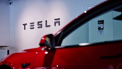 Tesla Speeds Plan for Cheaper Cars, Calming Fears Over Strategy