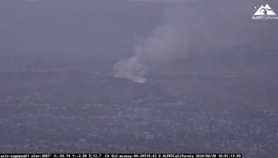 Crews respond to brush fire in Simi Valley hills