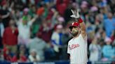 Harper homers, Bohm extends hitting streak as streaking Phillies beat Giants