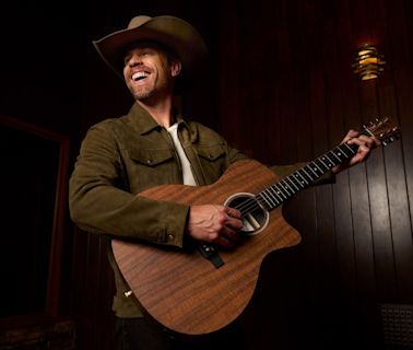 Dustin Lynch & Jelly Roll’s ‘Chevrolet’ Cruises to No. 1 on Country Airplay Chart