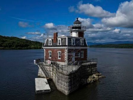 The race is on to keep a 150-year-old lighthouse from crumbling into the Hudson River - The Boston Globe