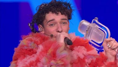 El ganador de Eurovisión 2024 parte el micrófono de cristal segundos después de proclamarse ganador