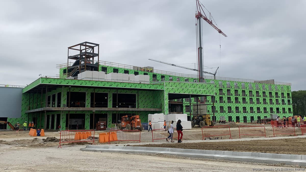 Margaritaville hotel in KCK hits construction milestone - Kansas City Business Journal