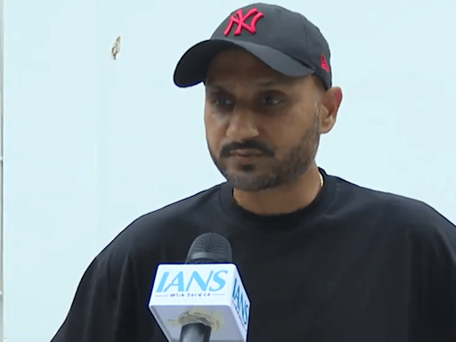 'Aaye Din Vardaat Hoti Hai': Harbhajan Singh Strongly In Favour Of India Not Visiting Pakistan...