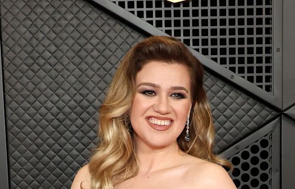 Kelly Clarkson, 41, Says Moving Out Of L.A. Helped Her Lose Weight