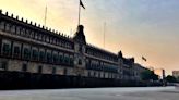 Tras ataque de normalistas, Palacio Nacional amanece blindado con vallas de tres metros de altura | El Universal