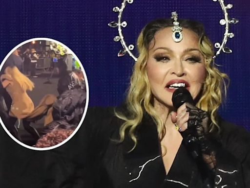 El momento en el que Madonna estuvo a punto de caerse tras tropezarse con tacos altísimos durante la Semana de la Moda de Nueva York