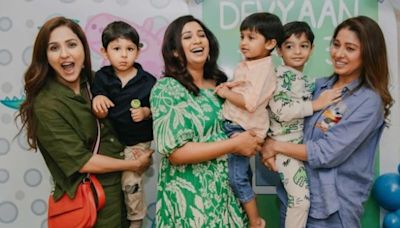 Viral: Shreya Ghoshal, Sunidhi Chauhan And Neeti Mohan With Their Sons At A Party