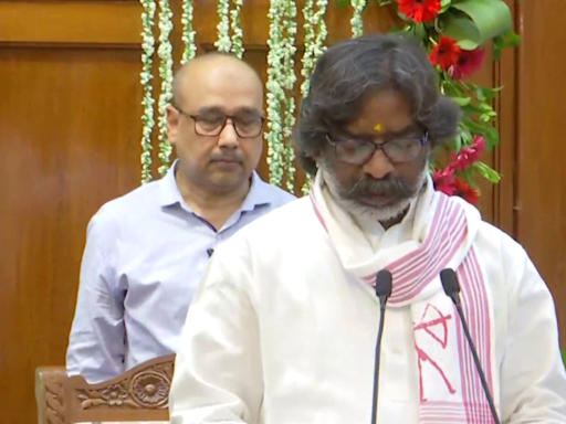 Hemant Soren takes oath as Jharkhand chief minister for third time | India News - Times of India