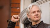 La Contra | Assange, la vida y el infierno | Cadena SER