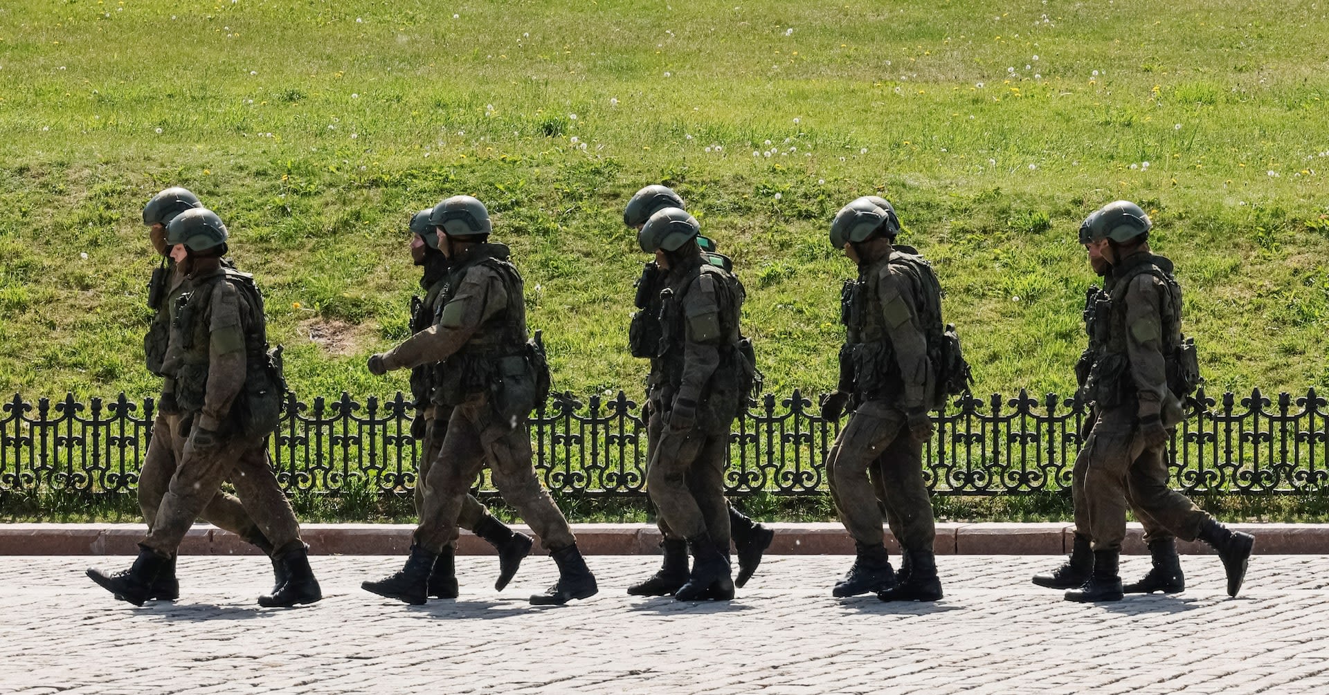 Russian lawmakers seek punishment for troops using smartphones in Ukraine war