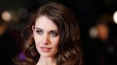 Alison Brie revela que es bisexual y sus fans enloquecen