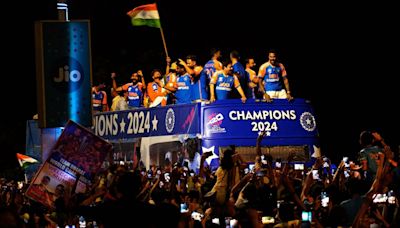 Team India Victory Parade: Virat Kohli, Ravindra Jadeja Hail Mumbai Police's Crowd Management