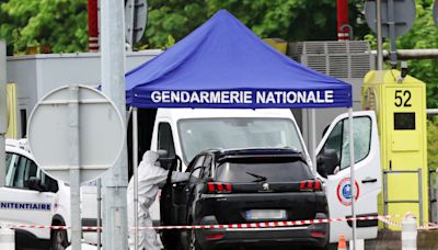 Manhunt launched in France after 2 prison guards are killed in inmate escape