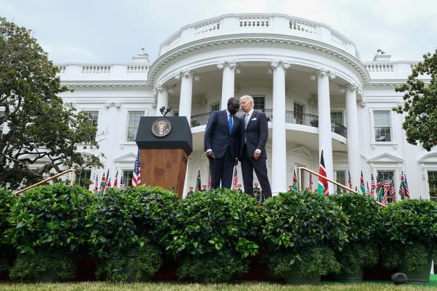 Sean Penn, LeVar Burton And Wilmer Valderrama Among Guests At White House State Dinner