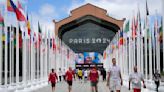 Los deportistas disfrutan los primeros días en la gigante Villa Olímpica previo a la inauguración